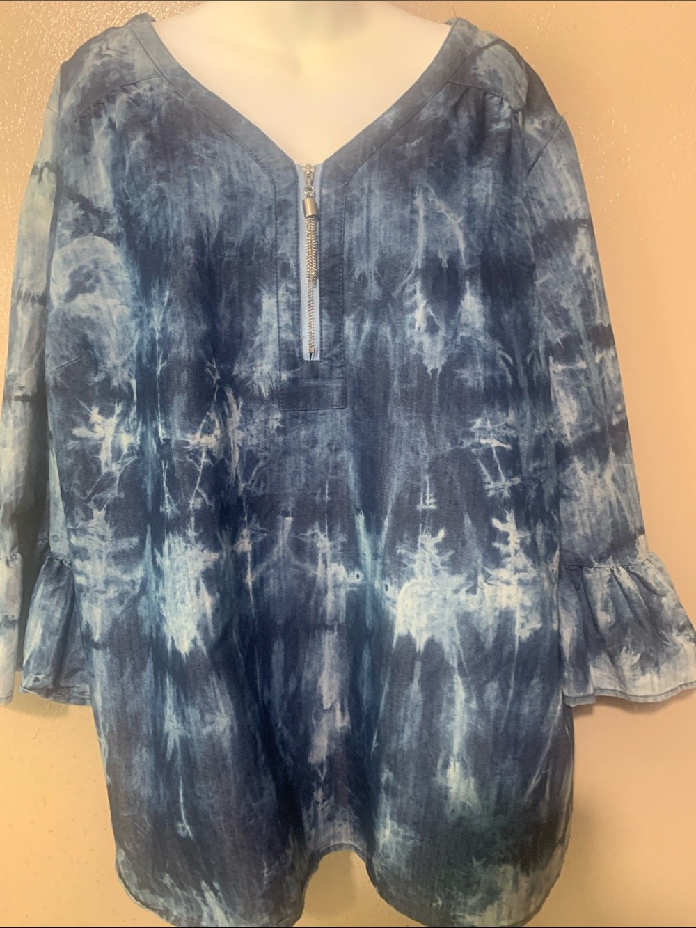 Given Kale size 2X Blue Tie-Dye V-Neck Zip-Front Ruffle-Sleeve Top